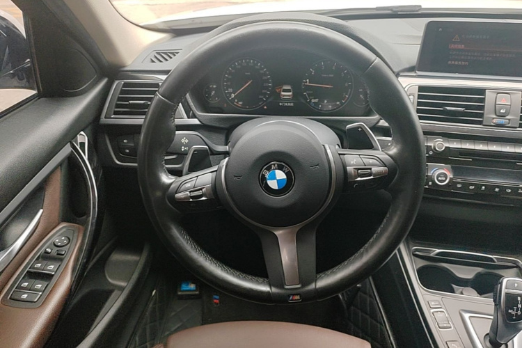 BMW 3 Series 2019 car image #11