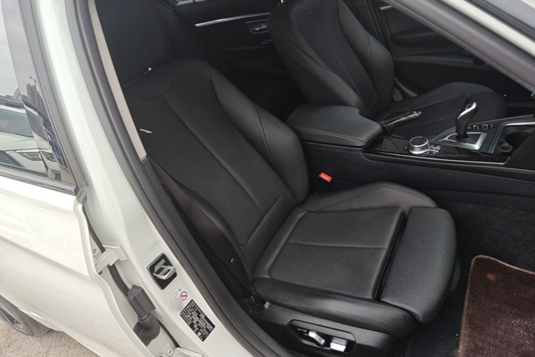 BMW 3 Series 2019 #24 BMW 3 Series 2019 car image #24
