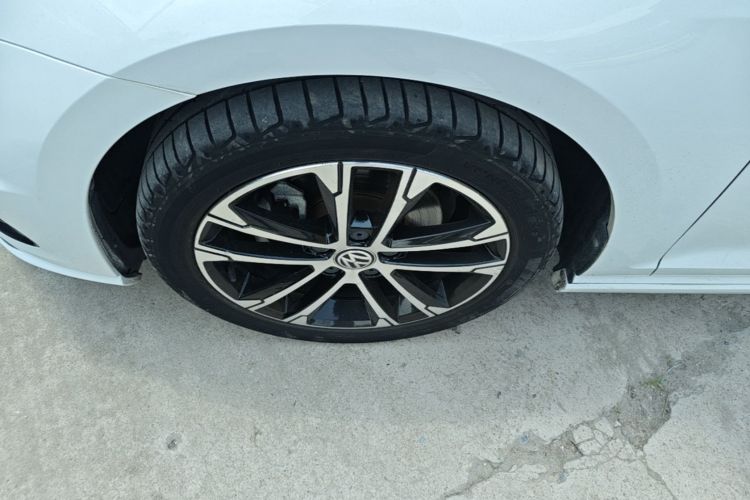 Volkswagen Golf 2017 car image #9