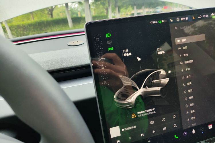 Tesla Model 3 2024 #14 Tesla Model 3 2024 car image #14