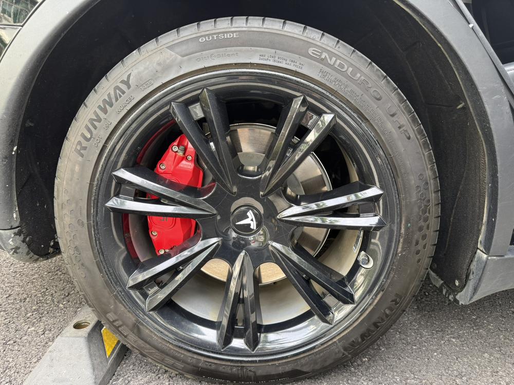 Tesla Model Y 2022 immagine di auto #8