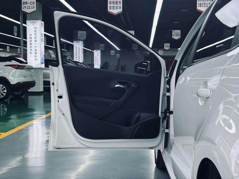 Volkswagen Polo 2017 car image #22