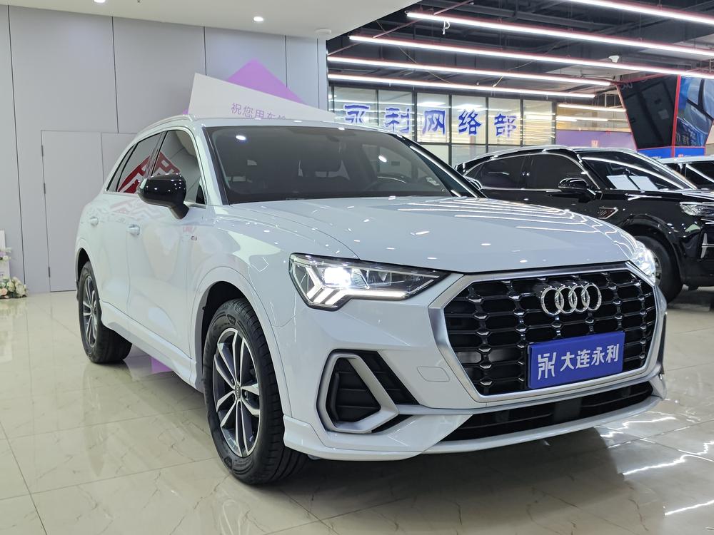 Audi Q3 2023 car image #3
