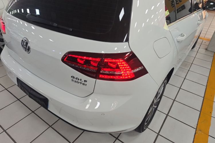 Volkswagen Golf 2017 car image #8