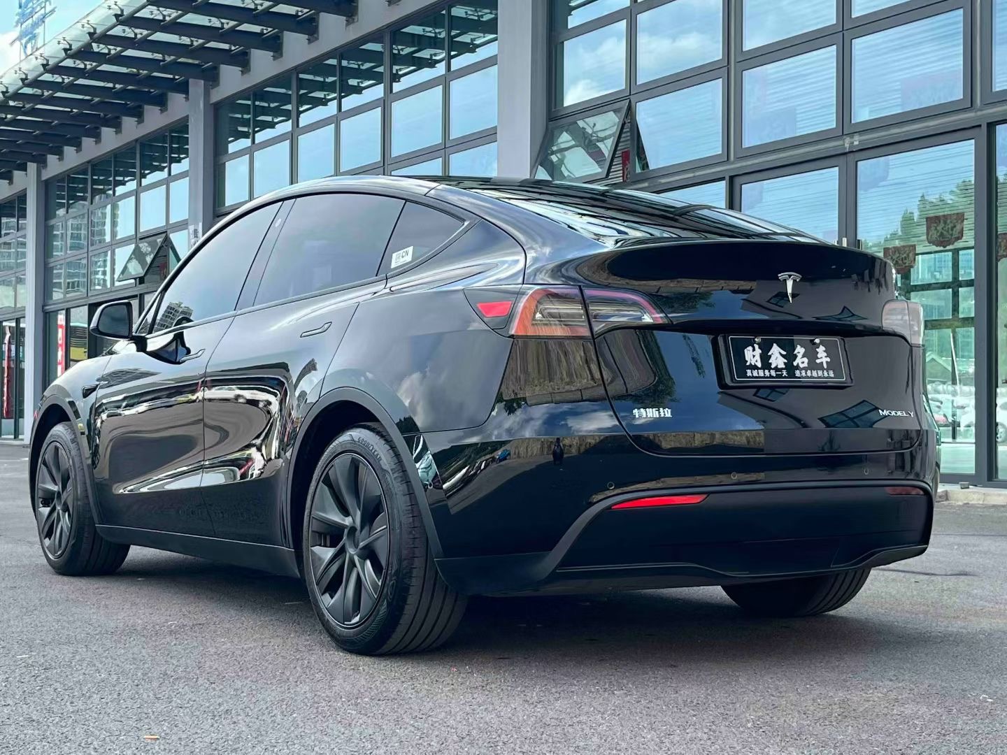 Tesla Model Y 2024 #9 Tesla Model Y 2024 car image #9