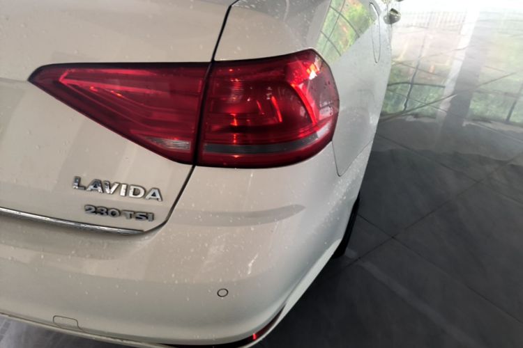 Volkswagen Lavida 2017 car image #8