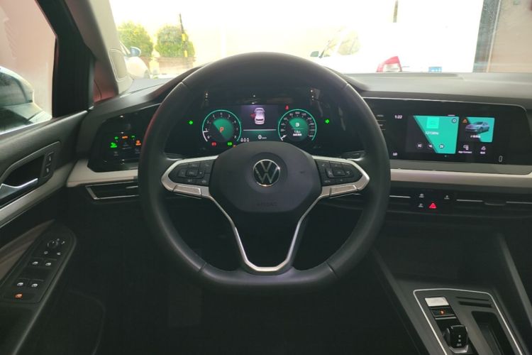 Volkswagen Golf 2023 car image #11