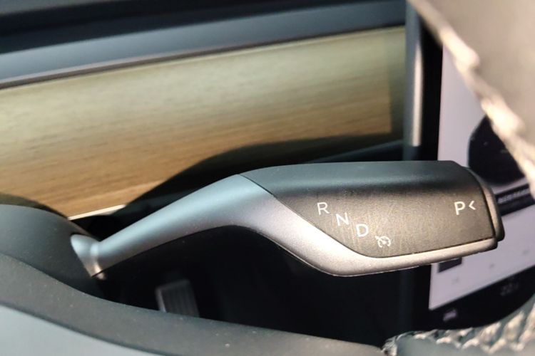 Tesla Model Y 2022 car image #14