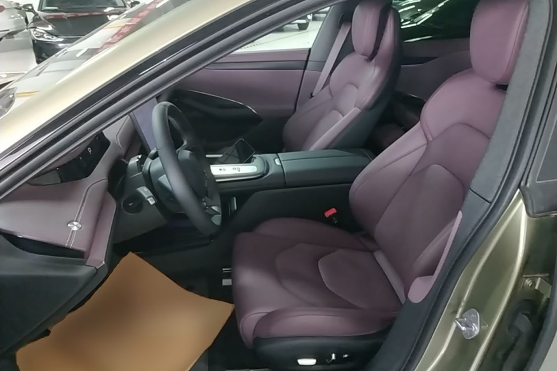 MI SU7 2024 immagine di auto #12