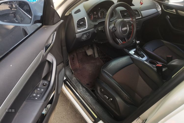 Audi Q3 2017 car image #18