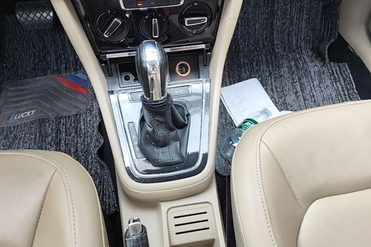 Volkswagen Bora 2014 immagine di auto #14