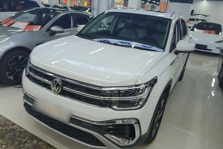 Volkswagen Tharu 2025 car image #2