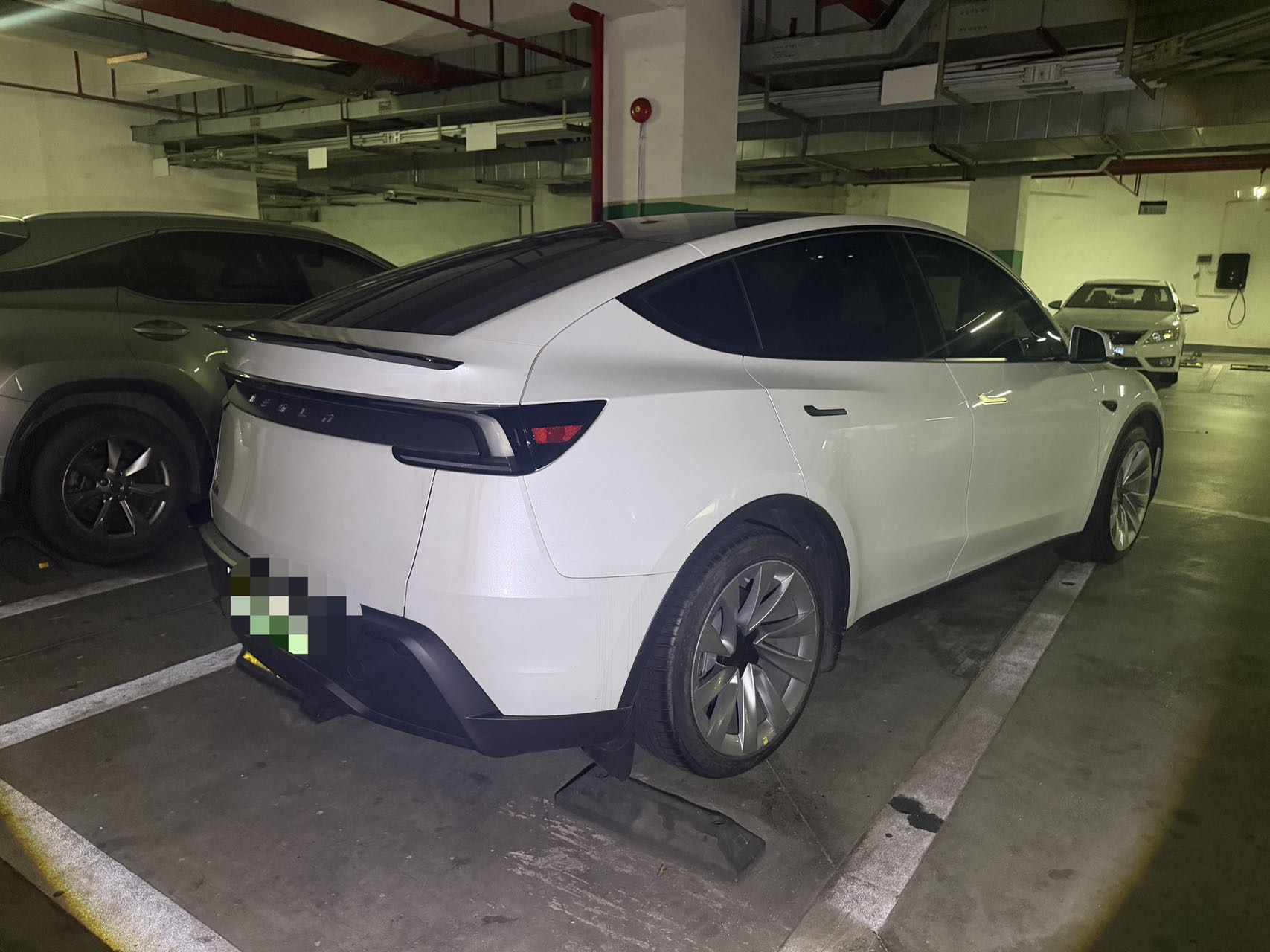 Tesla Model Y 2025 car image #4