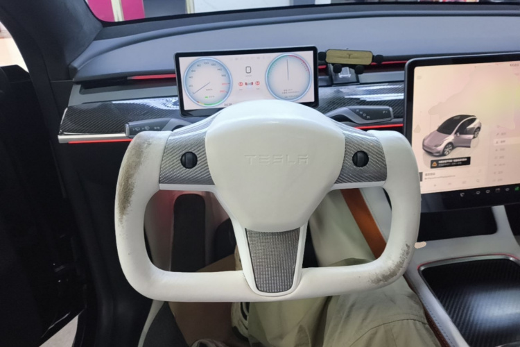 Tesla Model Y 2022 car image #11