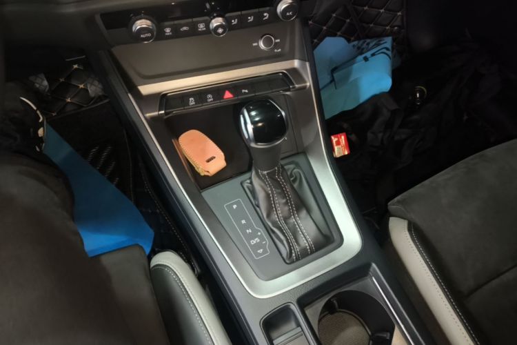 Audi Q3 2020 car image #14