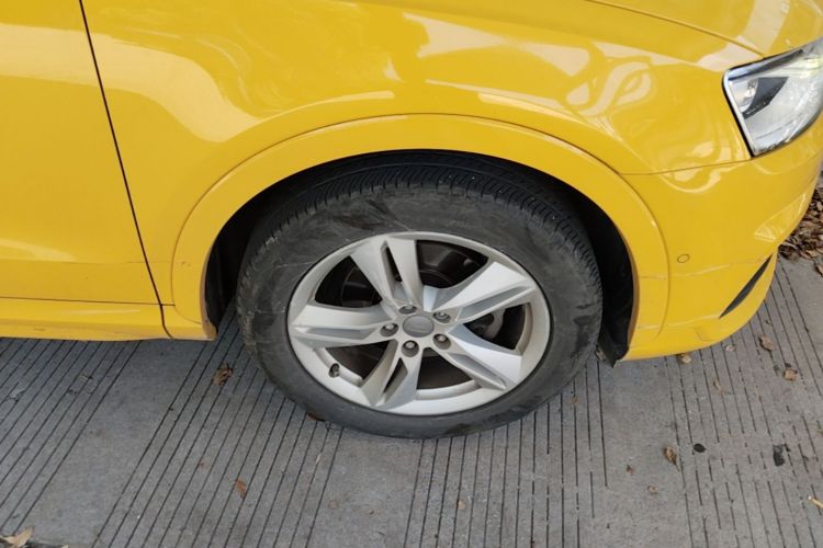 Audi Q3 2016 car image #9