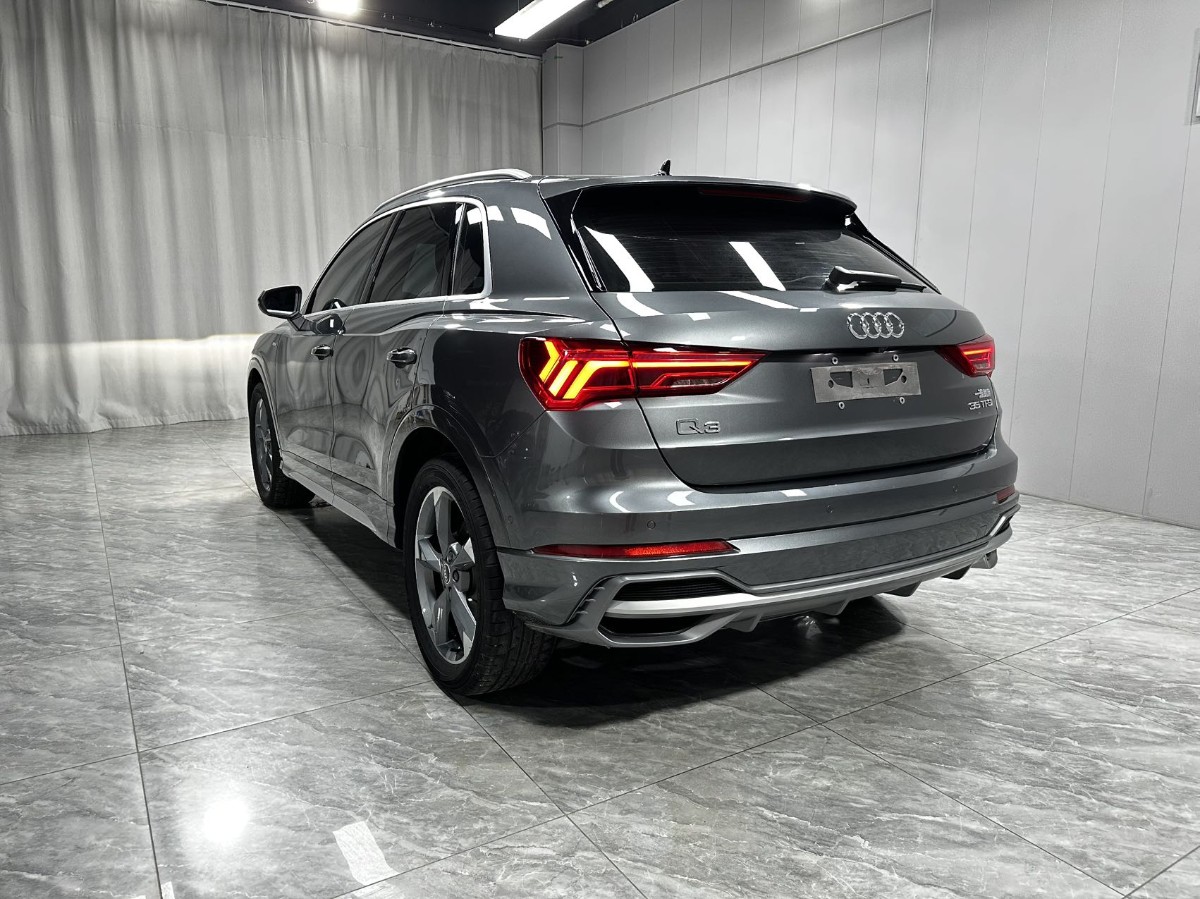 Audi Q3 2023 car image #9