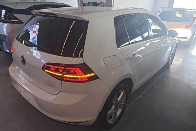 Volkswagen Golf 2018 car image #7