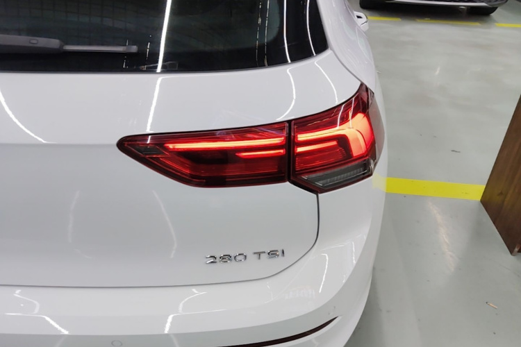 Volkswagen Golf 2022 car image #8