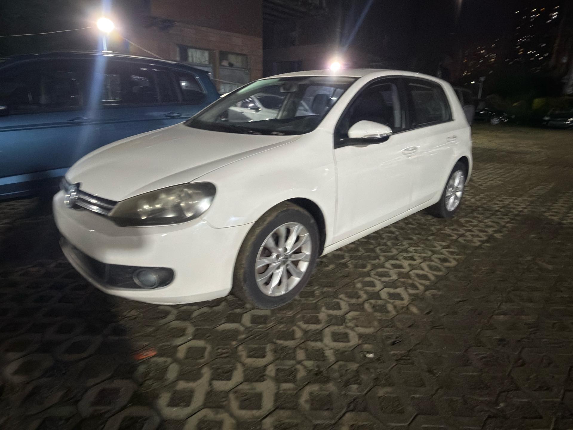 Volkswagen Golf 2011 car image 