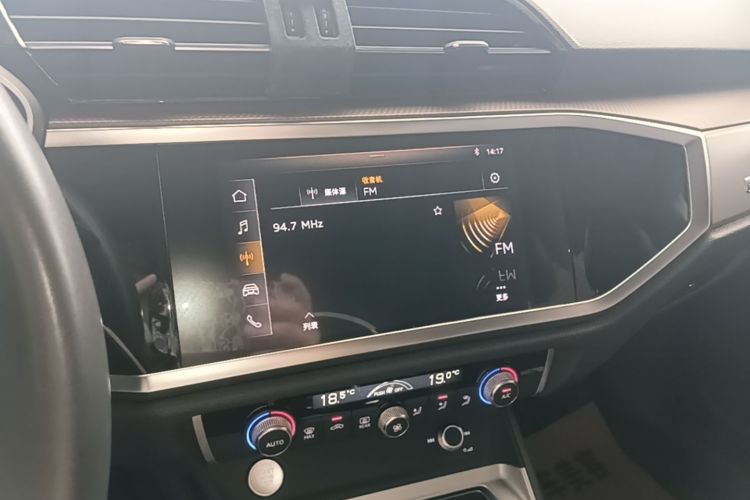 Audi Q3 2019 #13 Audi Q3 2019 car image #13