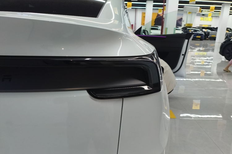 Tesla Model Y 2025 car image #8