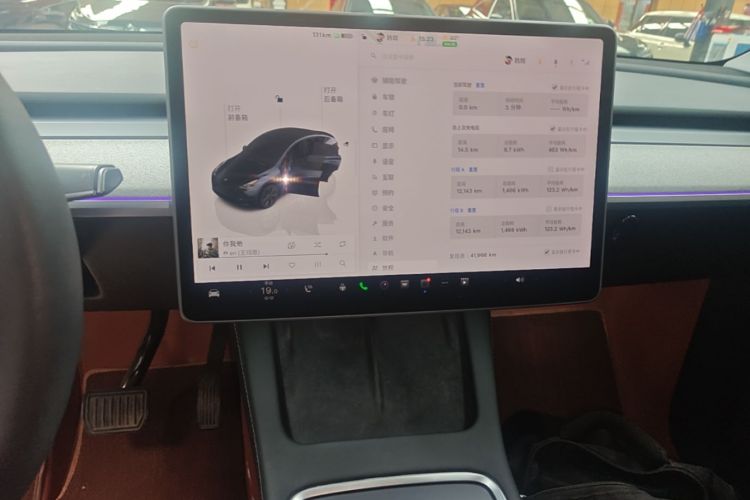 Tesla Model Y 2024 #13 Tesla Model Y 2024 car image #13