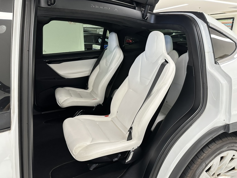 Tesla Model X 2017 car image #4