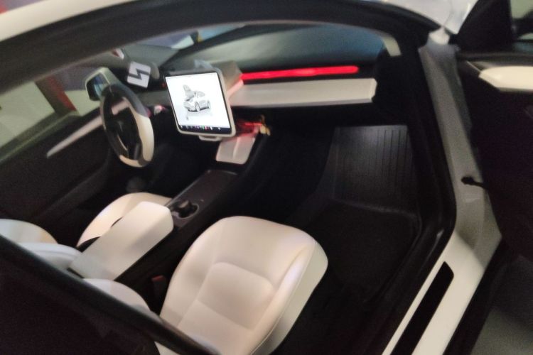 Tesla Model Y 2022 car image #23