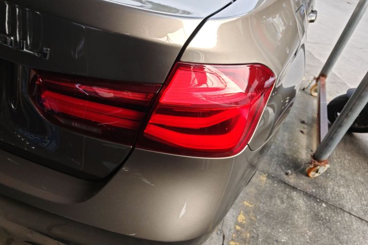BMW 3 Series 2018 car image #8