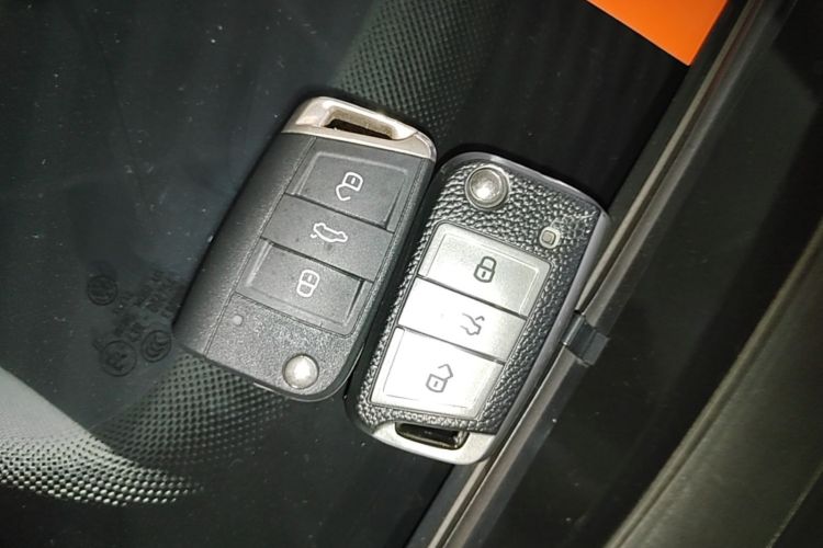 Volkswagen Golf 2017 car image #9