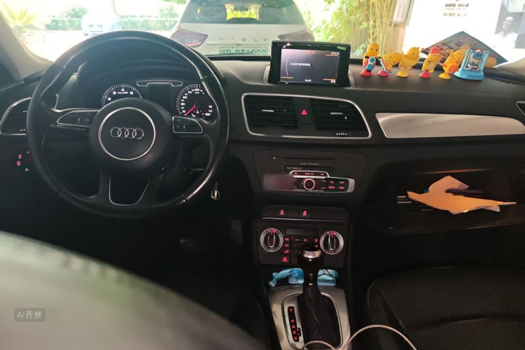 Audi Q3 2015 car image #11