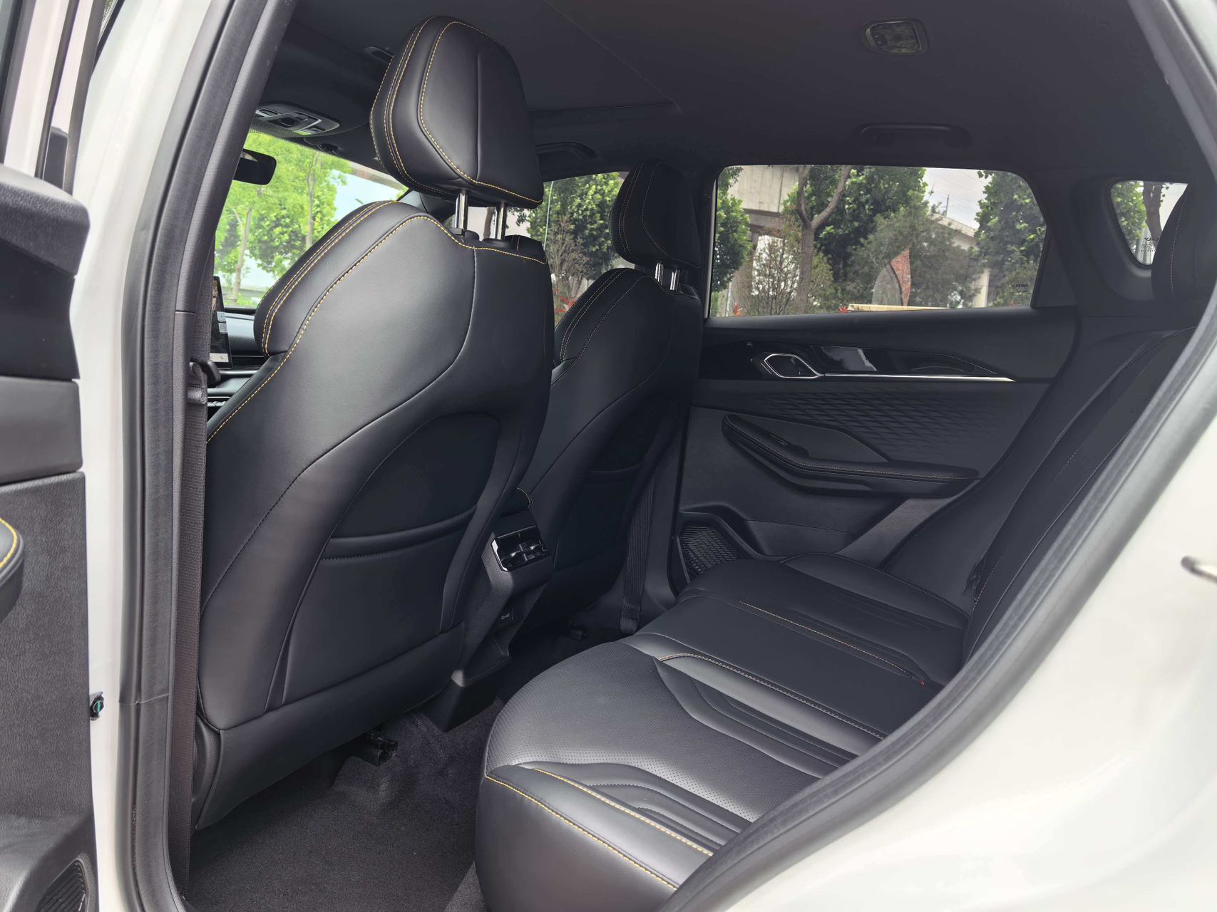GEELY Coolray 2025 car image #6