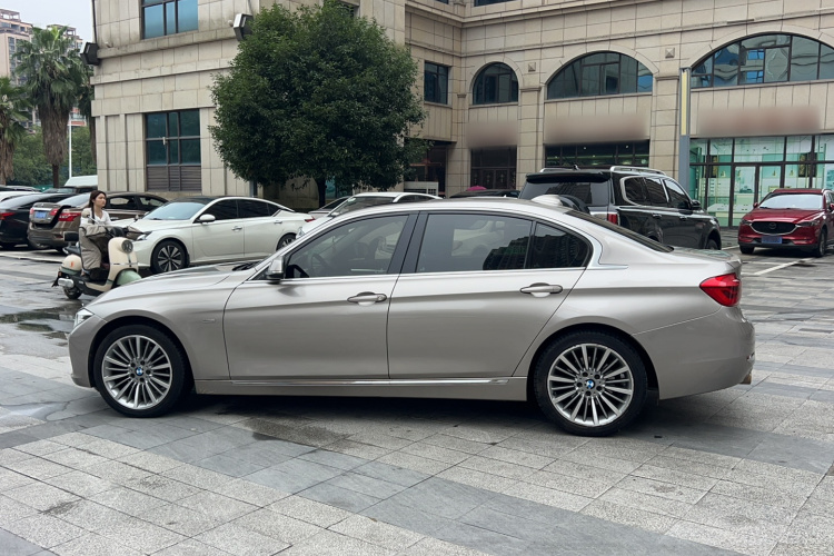 BMW 3 Series 2018 car image #14