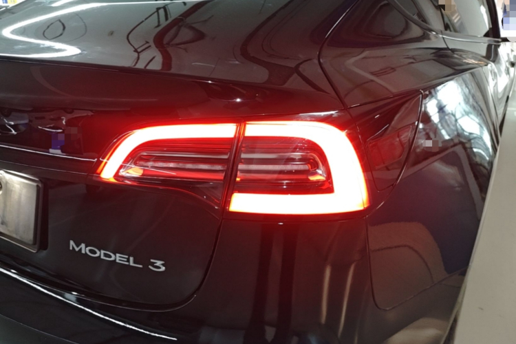 Tesla Model 3 2021 car image #8