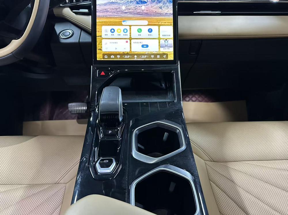 GEELY Boyue L 2024 car image #9