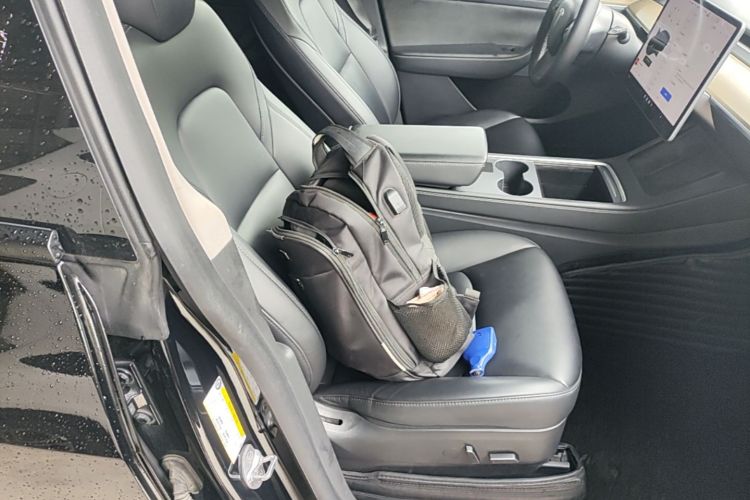 Tesla Model Y 2021 car image #21