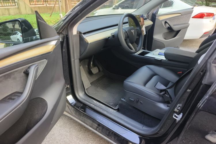 Tesla Model Y 2023 #9 Tesla Model Y 2023 car image #9