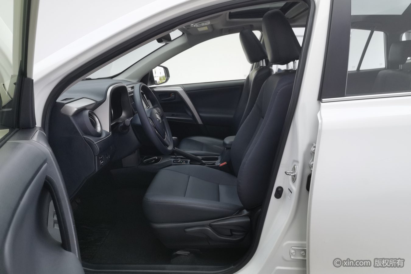 Toyota RAV4 2019 изображение автомобиля #10
