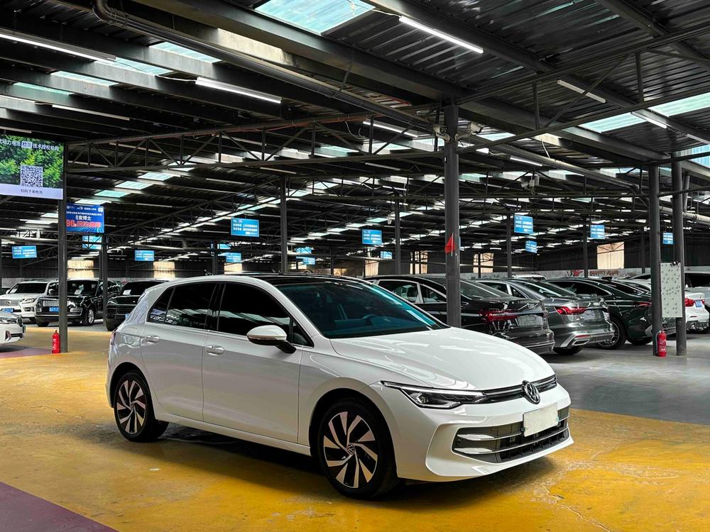Volkswagen Golf 2026 #3 Volkswagen Golf 2026 صورة سيارة #3