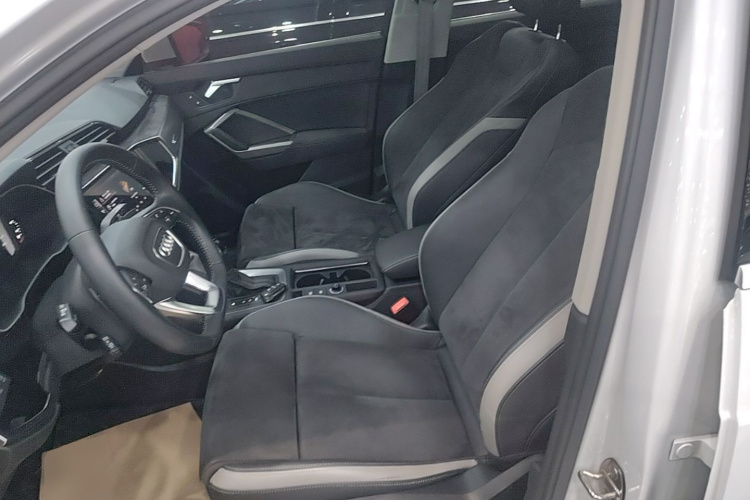 Audi Q3 2022 car image #15