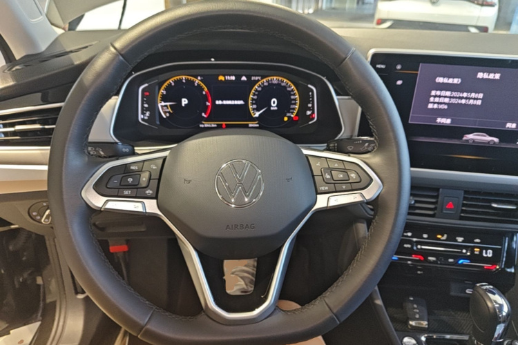Volkswagen Bora 2024 car image #11