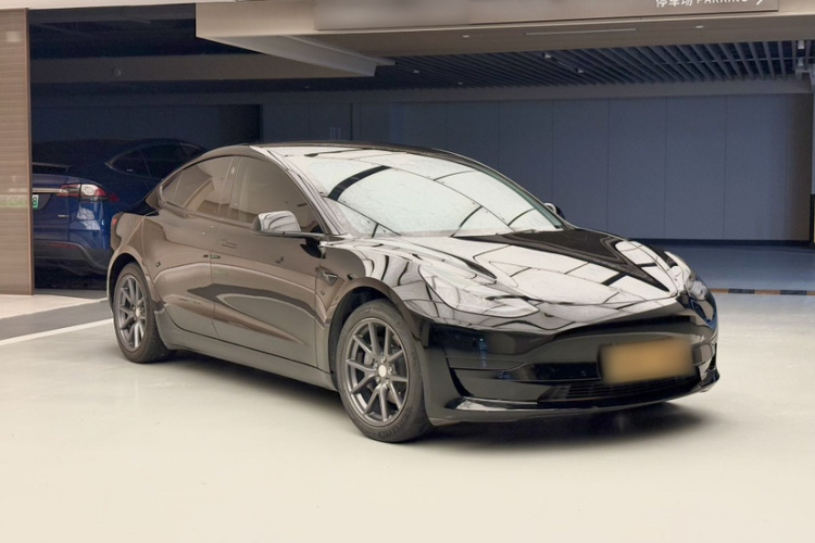 Tesla Model 3 2023 car image #3