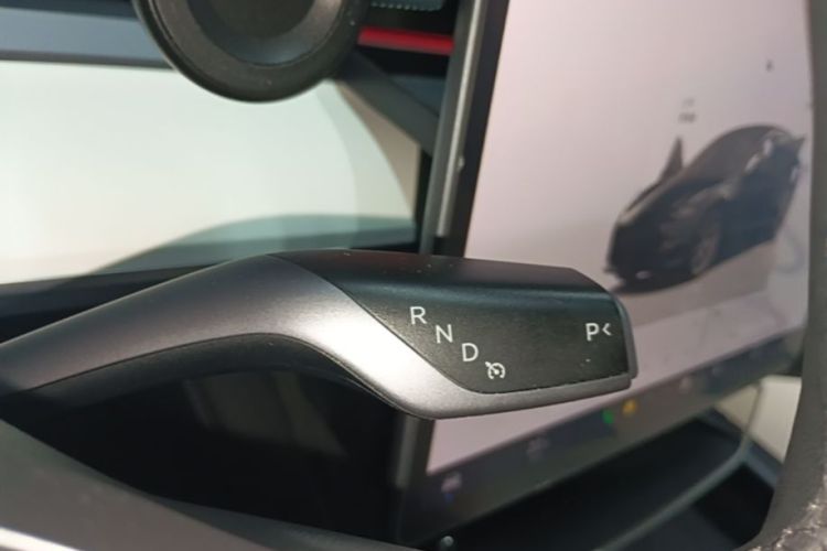 Tesla Model 3 2022 car image #14