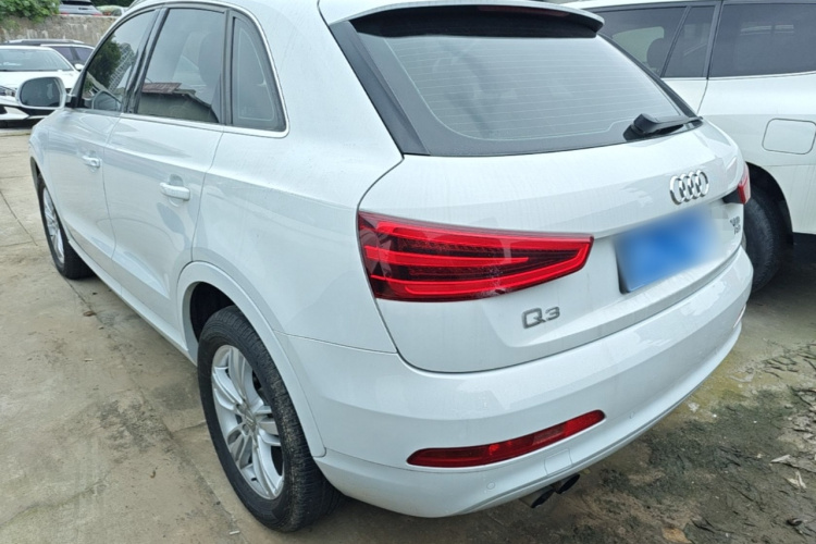 Audi Q3 2016 car image #5
