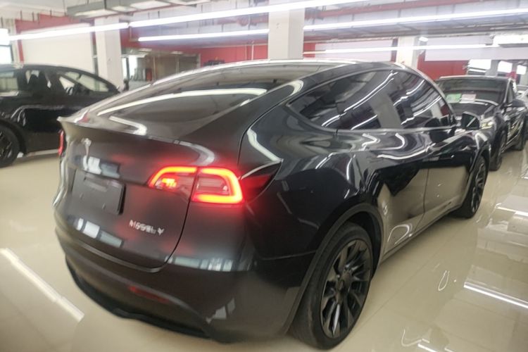 Tesla Model Y 2024 #7 Tesla Model Y 2024 car image #7