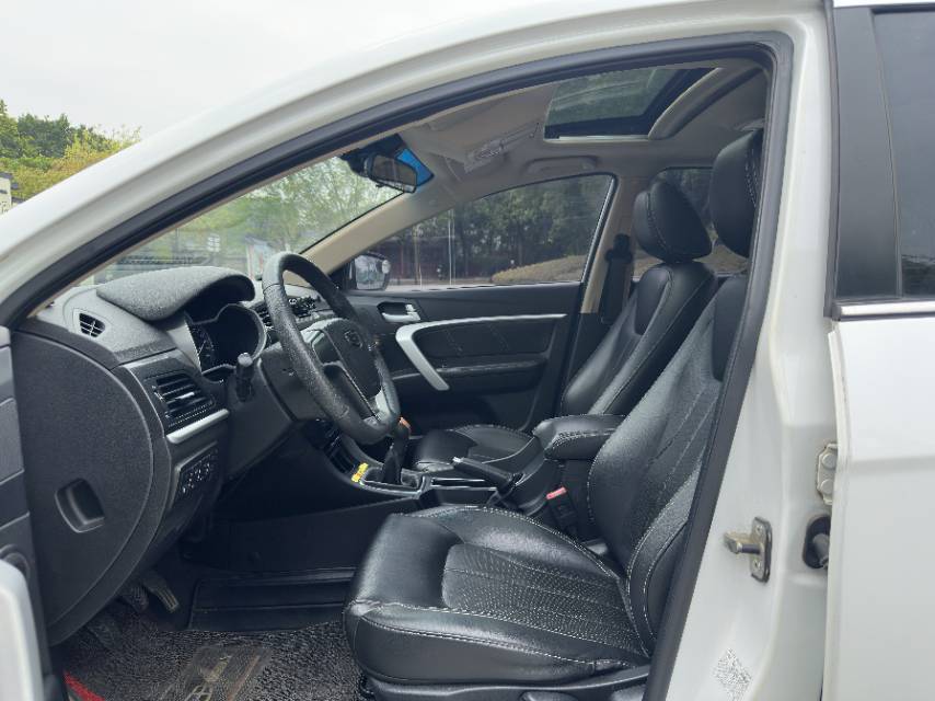 GEELY Emgrand 2017 car image #5