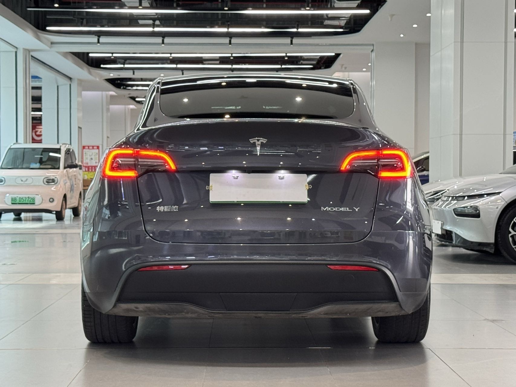Tesla Model Y 2022 car image #5