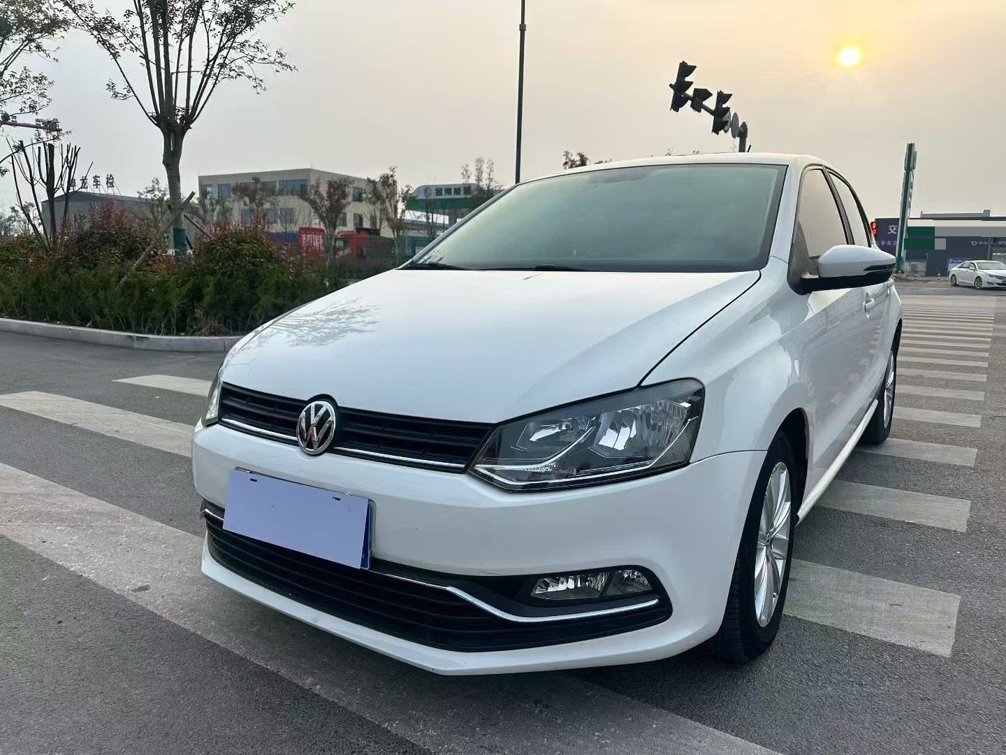 Volkswagen Polo 2016 car image 