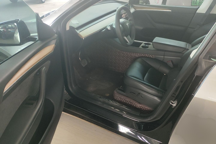 Tesla Model Y 2023 #12 Tesla Model Y 2023 car image #12